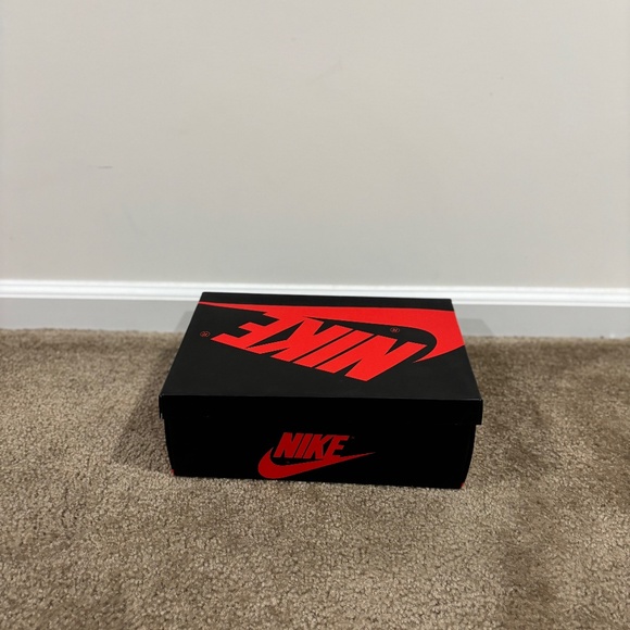 Nike Air Jordan 1 Retro High OG "Bordeaux" - Picture 6 of 7